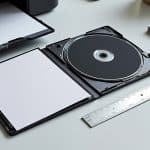 découvrez comment imprimer une jaquette de dvd au bon format : dimensions, réglages et conseils pour obtenir un résultat net et parfaitement ajusté.